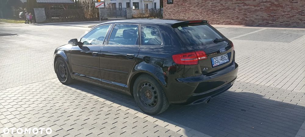 Audi A3 Sportback 1.6 TDI DPF S line Sportpaket - 2