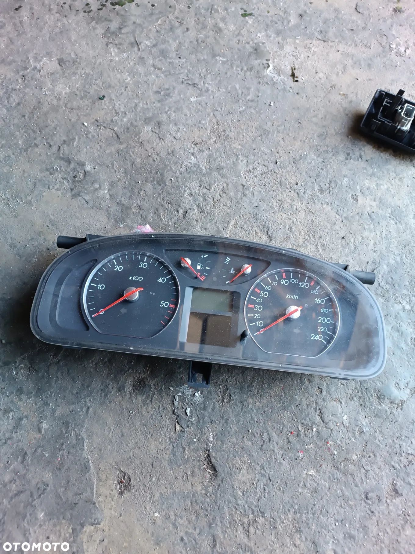 LICZNIK RENAULT LAGUNA II 1.9 dCi 8200328449 - 1