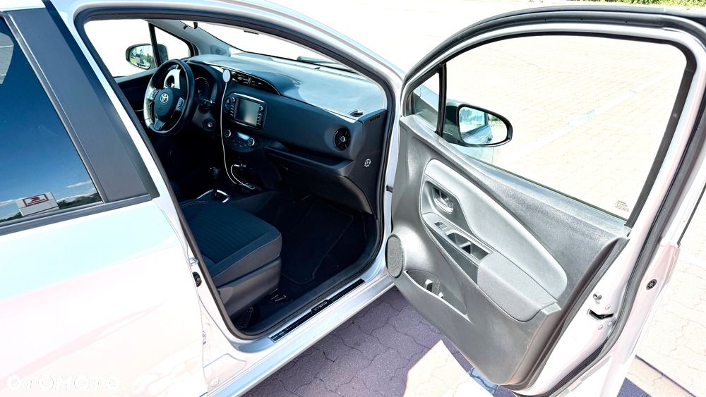 Toyota Yaris Hybrid 100 Dynamic EU6 - 13