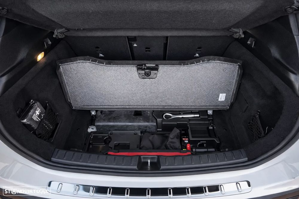 Mercedes-Benz GLA 250 e 8G-DCT Progressive - 12