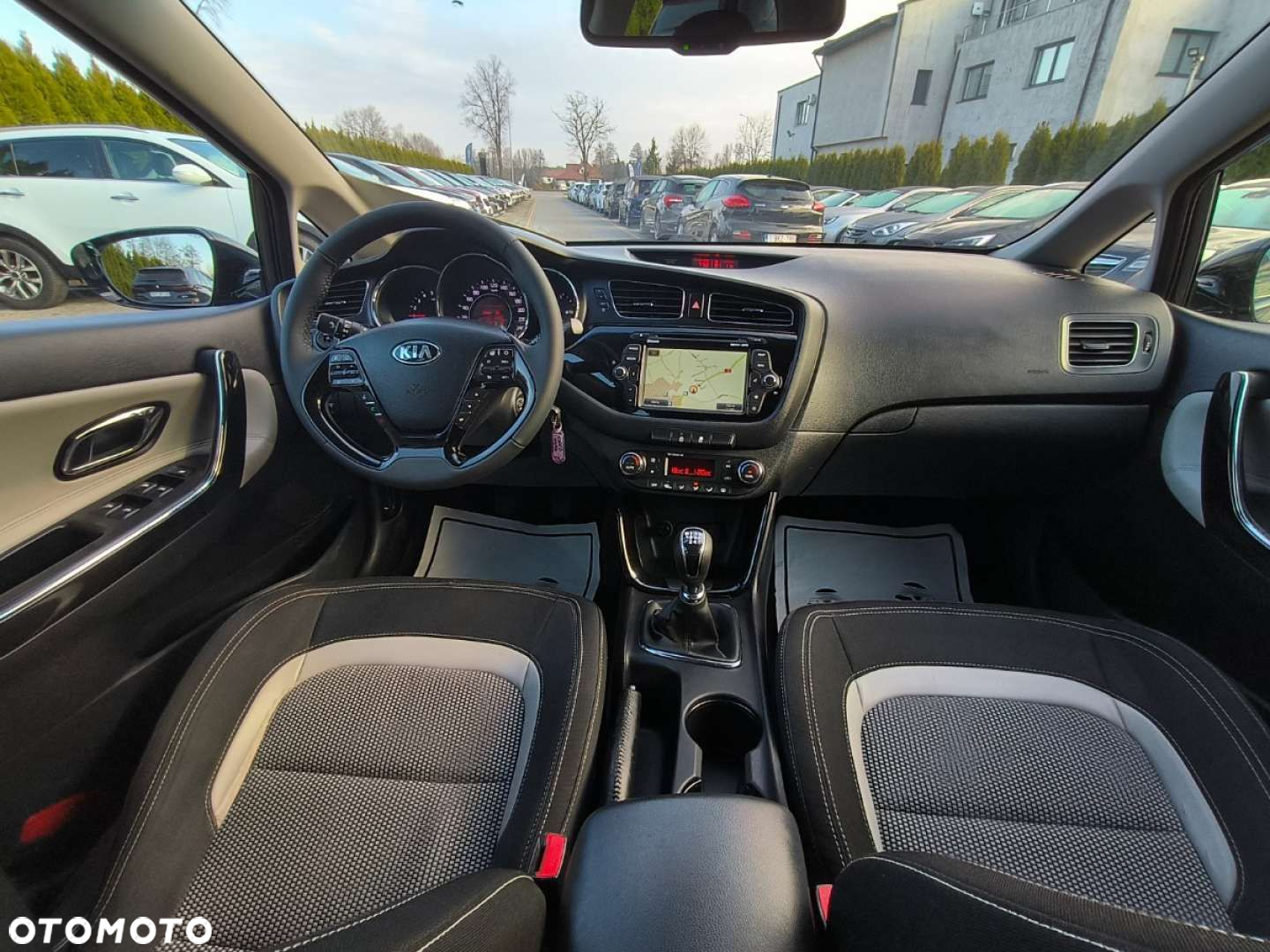 Kia Ceed - 8