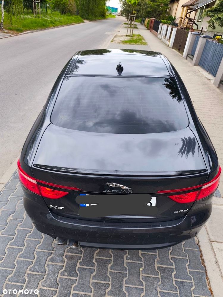 Jaguar XF 2.0 i4D R-Sport - 4