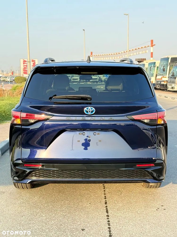 Toyota Sienna 2023 photo 3