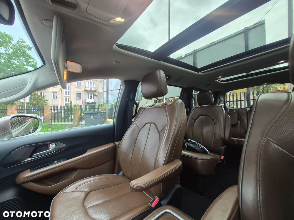 Chrysler Pacifica - 26