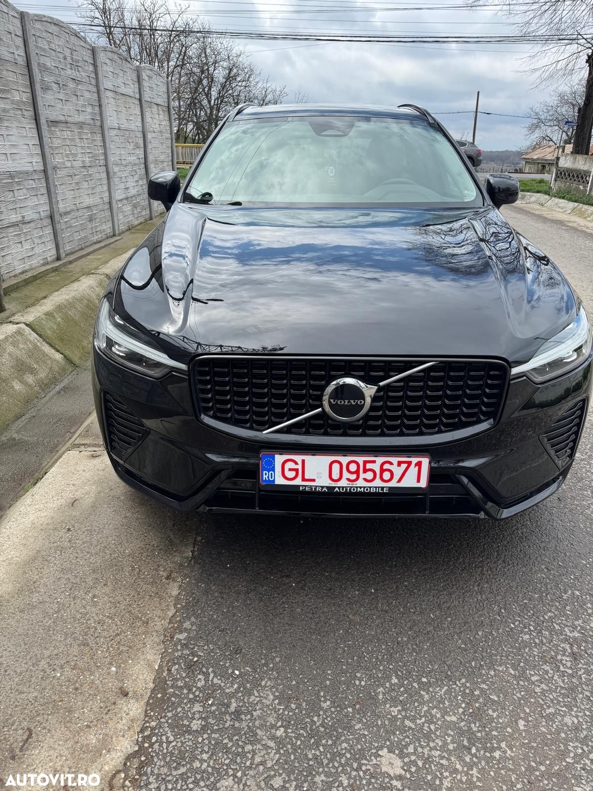 Volvo XC 60 B4 MHEV AT8 FWD R-Design - 1