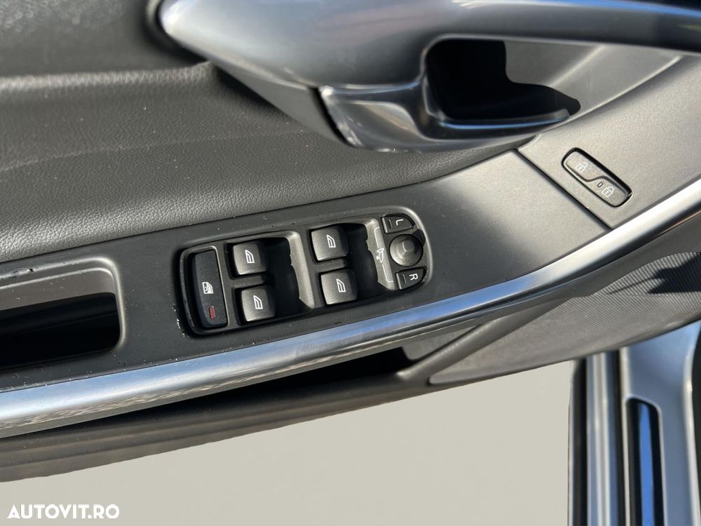 Volvo S60 D2 Momentum - 30