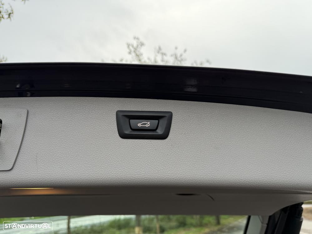 BMW 318 d Touring Line Sport Shadow Auto - 28