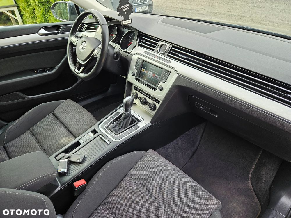 Volkswagen Passat - 16