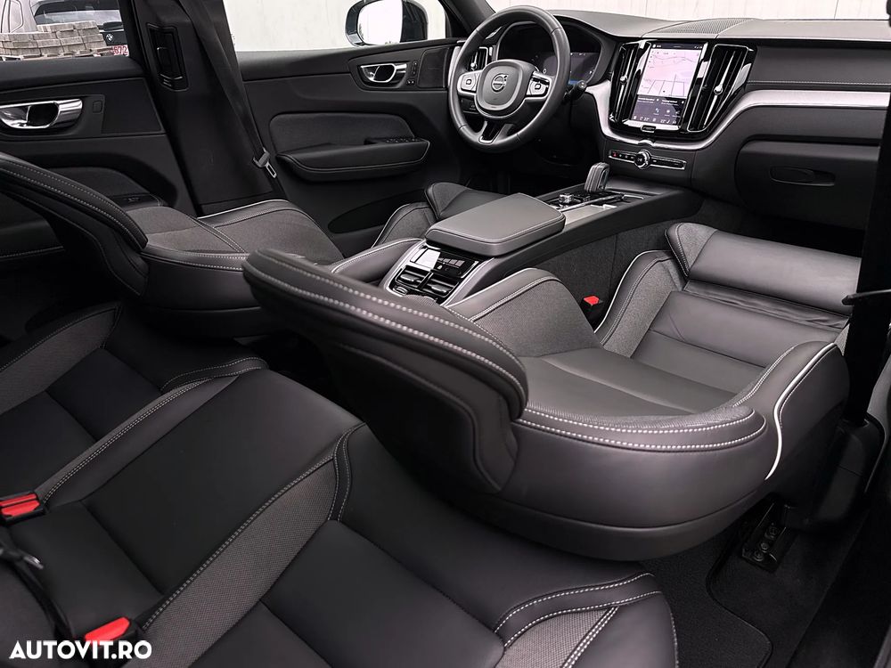 Volvo XC 60 B4 D AWD Plus Dark - 18