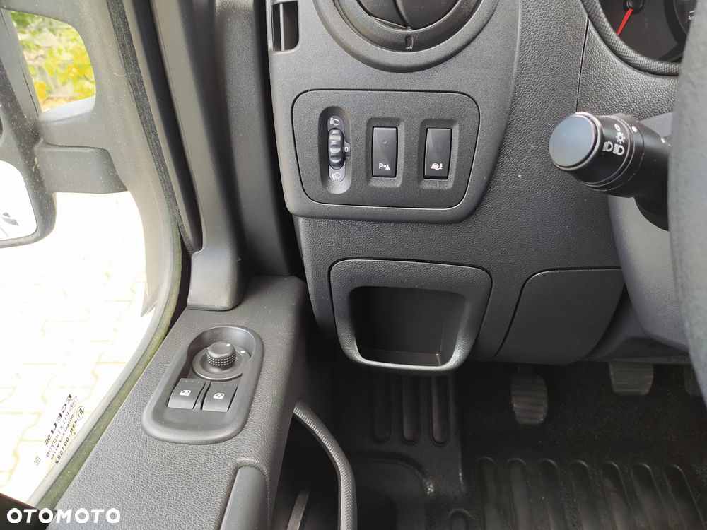 Renault MASTER 2019 ZABUDOWA WARSZTAT REGAŁY GWARANCJA MECHANICZNA 1 - ROK  F - VAT 23% - 15