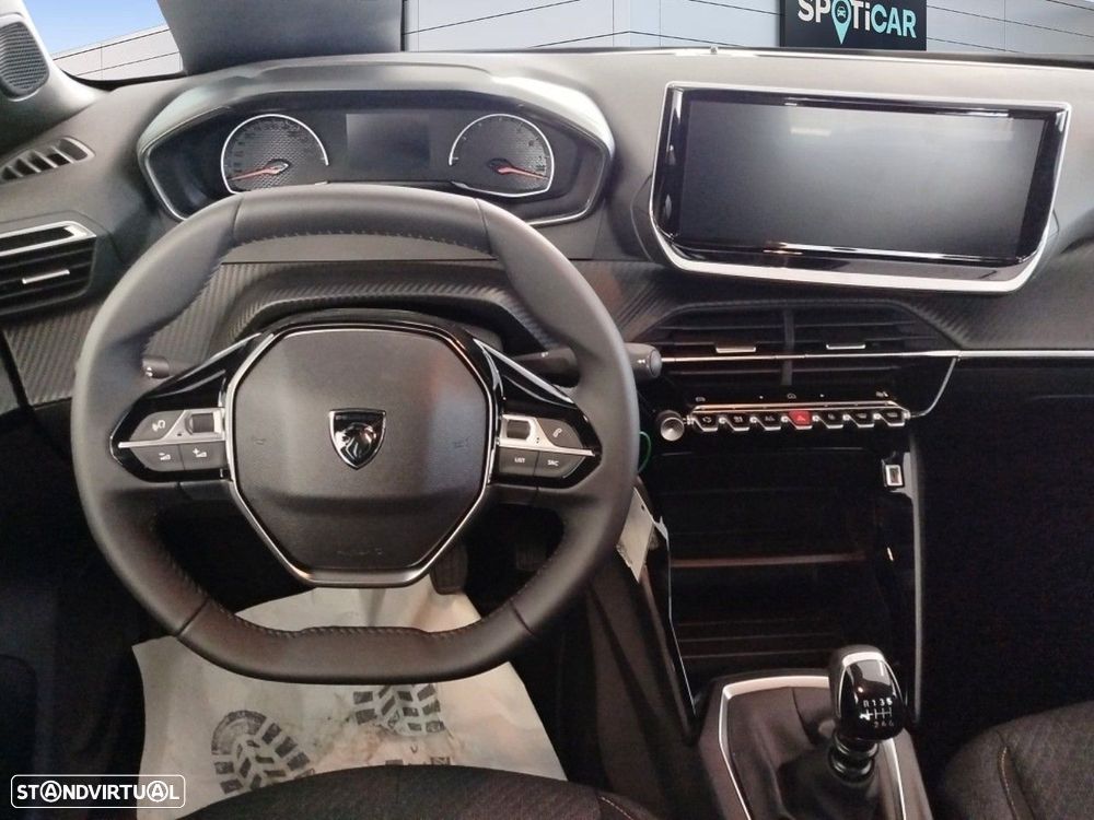 Peugeot 2008 - 8