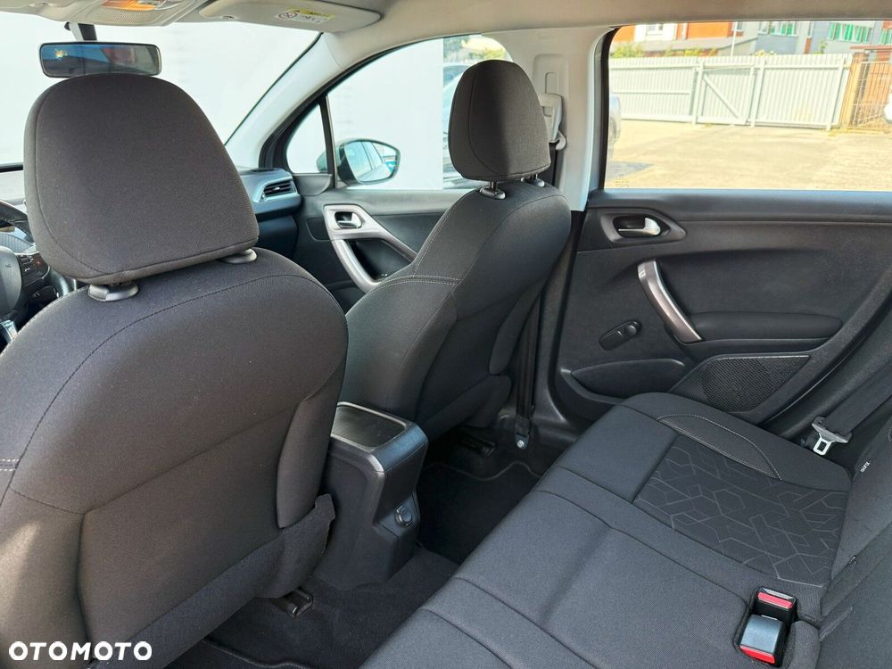 Peugeot 2008 1.2 Pure Tech Access EU6 - 22