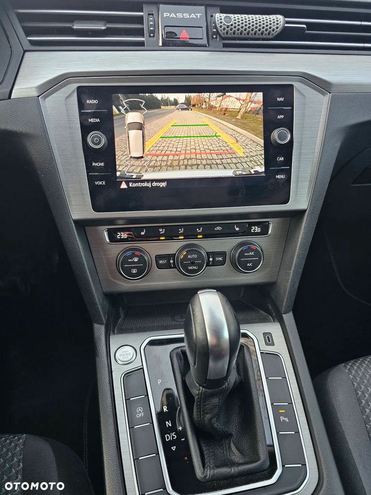 Volkswagen Passat 2.0 TDI SCR DSG - 9