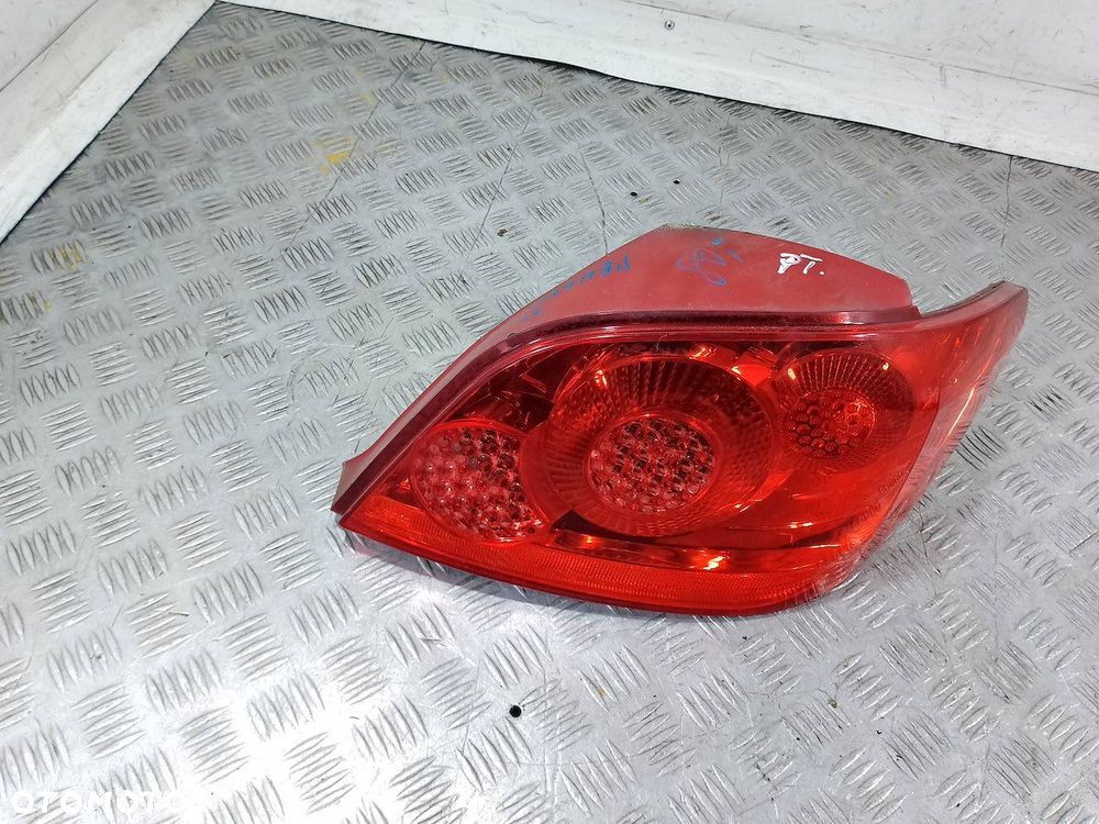 LAMPA TYLNA PRAWA PEUGEOT 307 HATCHBACK - 5