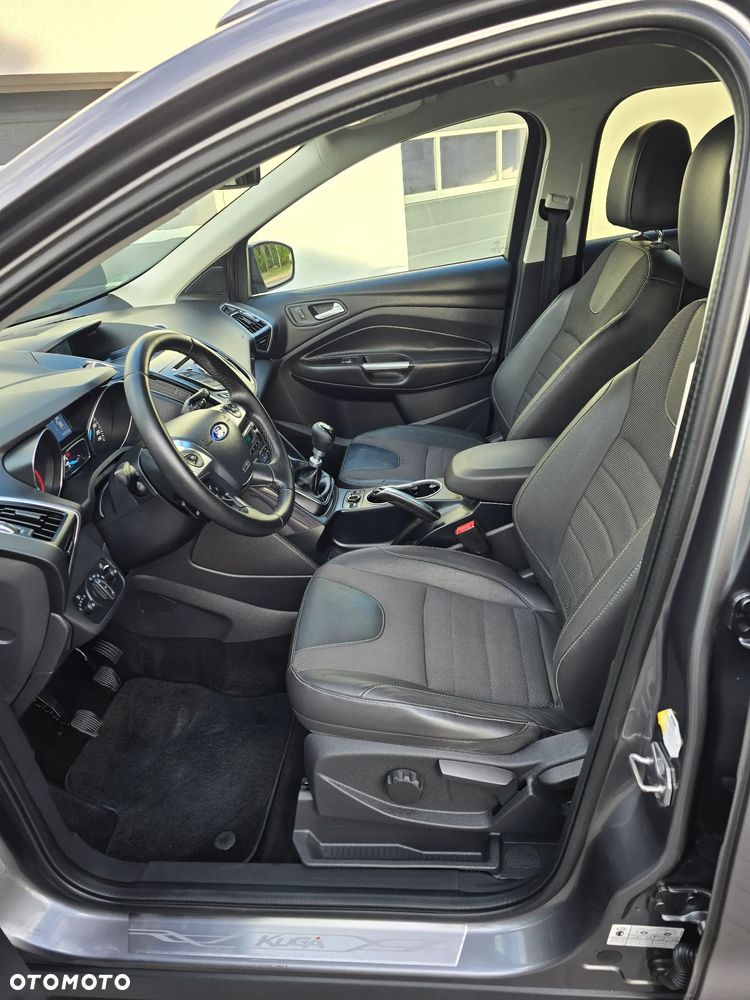Ford Kuga 2.0 TDCi 2x4 Titanium - 6