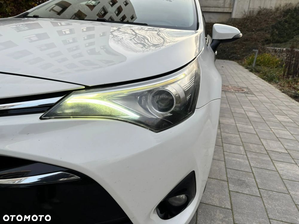 Toyota Avensis 2.0 D-4D Premium - 19