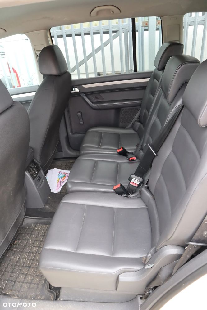 Volkswagen Touran 1.9 TDI DPF Trendline DSG - 4