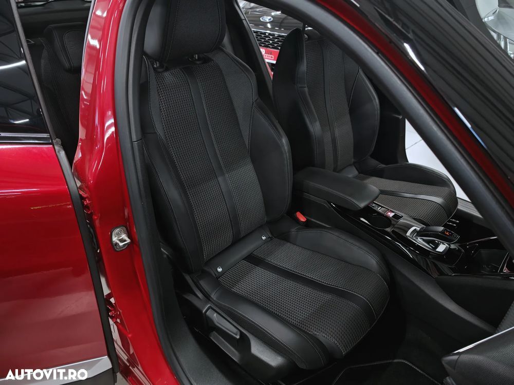 Peugeot 2008 PureTech 130 EAT8 GT - 8