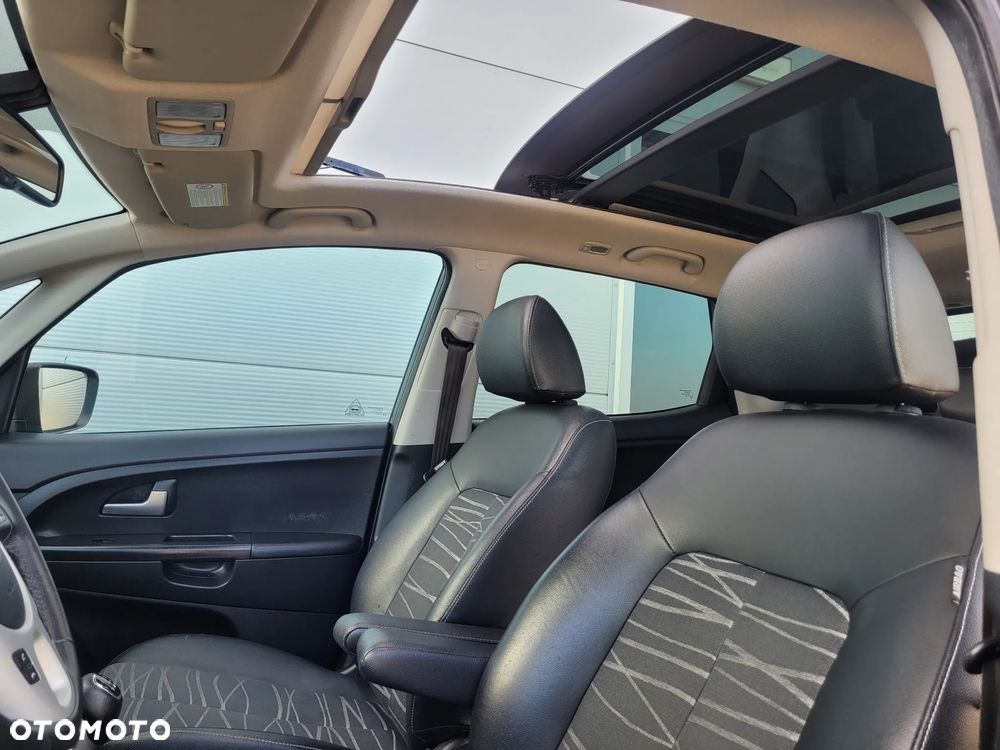 Kia Venga 1.6 CVVT Platinum Edition - 12