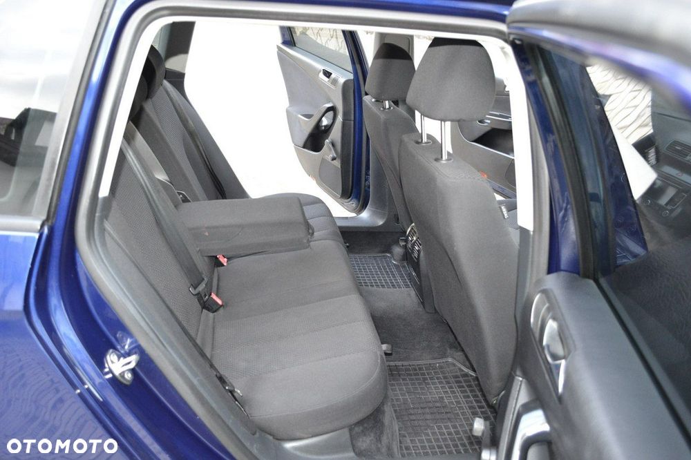 Volkswagen Passat - 33