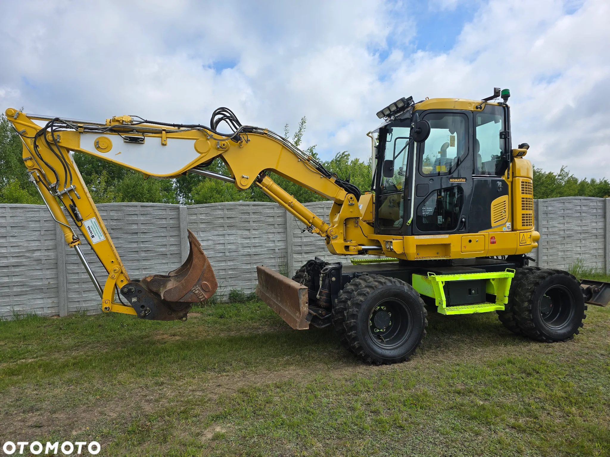 Komatsu - 12