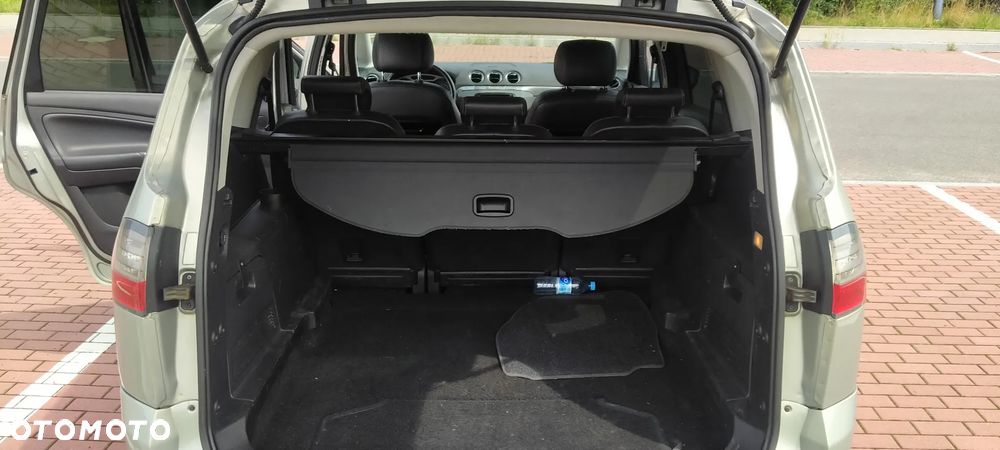 Ford S-Max - 16