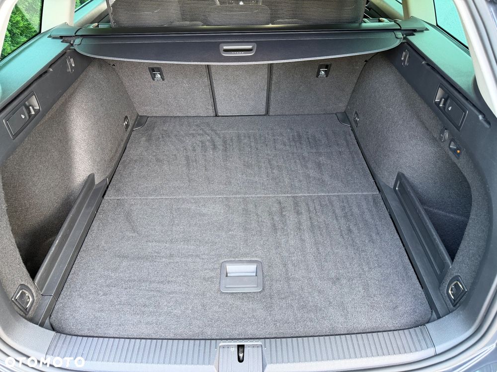 Volkswagen Passat 1.6 TDI SCR DSG Business - 28