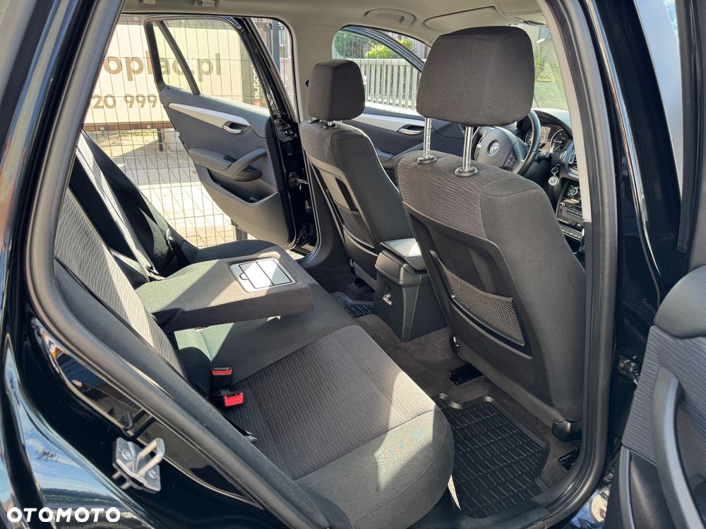 BMW X1 sDrive18d xLine - 33