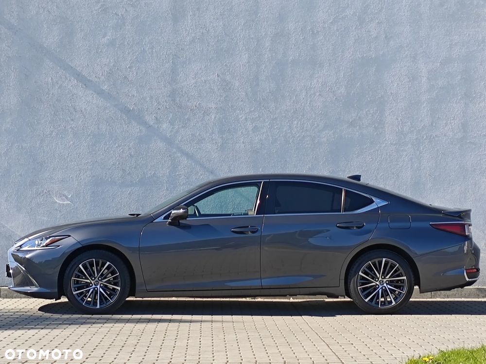 Lexus ES 300h Business Edition - 8