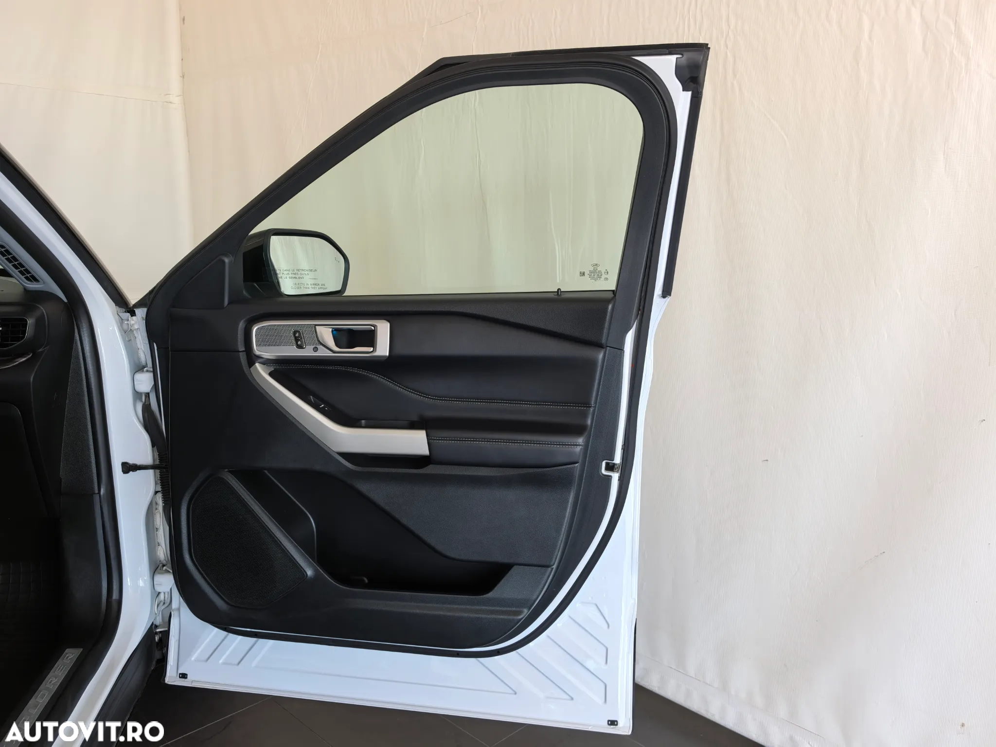 Ford Explorer - 26