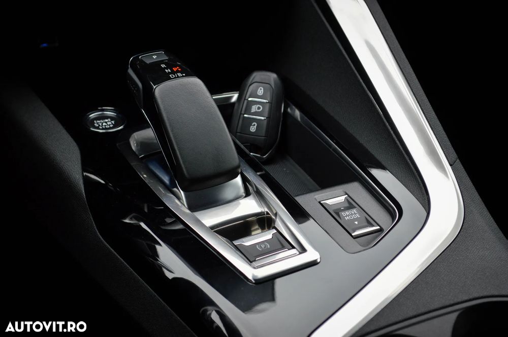 Peugeot 3008 225 e-EAT8 Allure Pack - 32