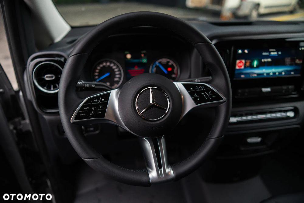 Mercedes-Benz eVito Tourer - 16