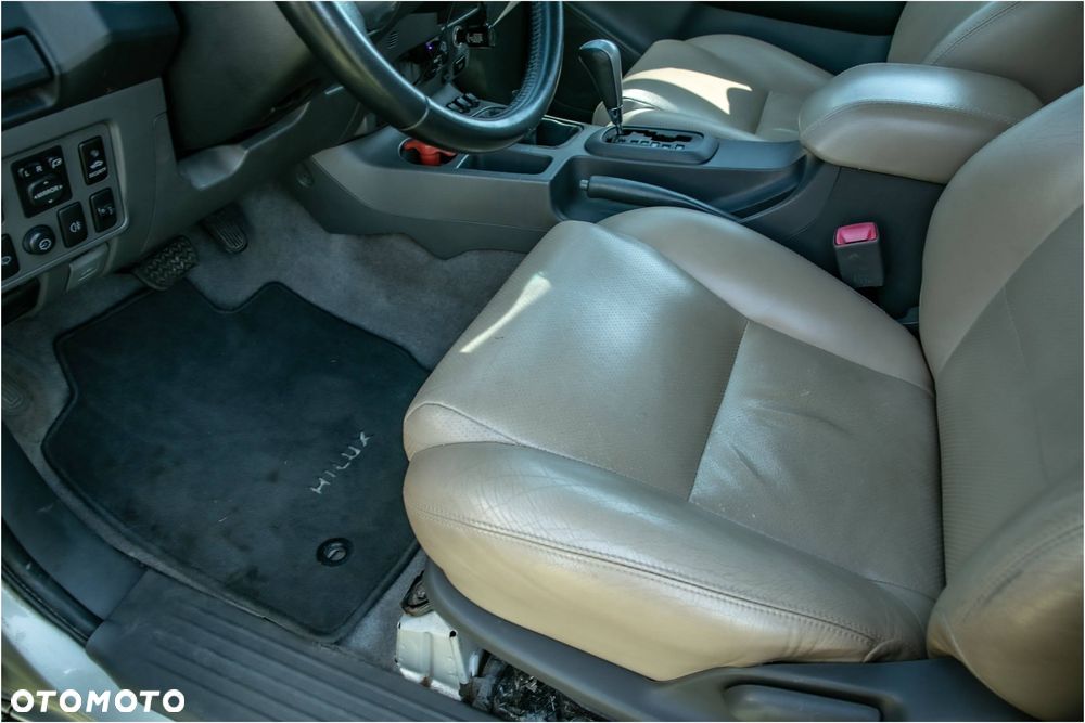 Toyota Hilux 3.0 D-4D SR5 - 33