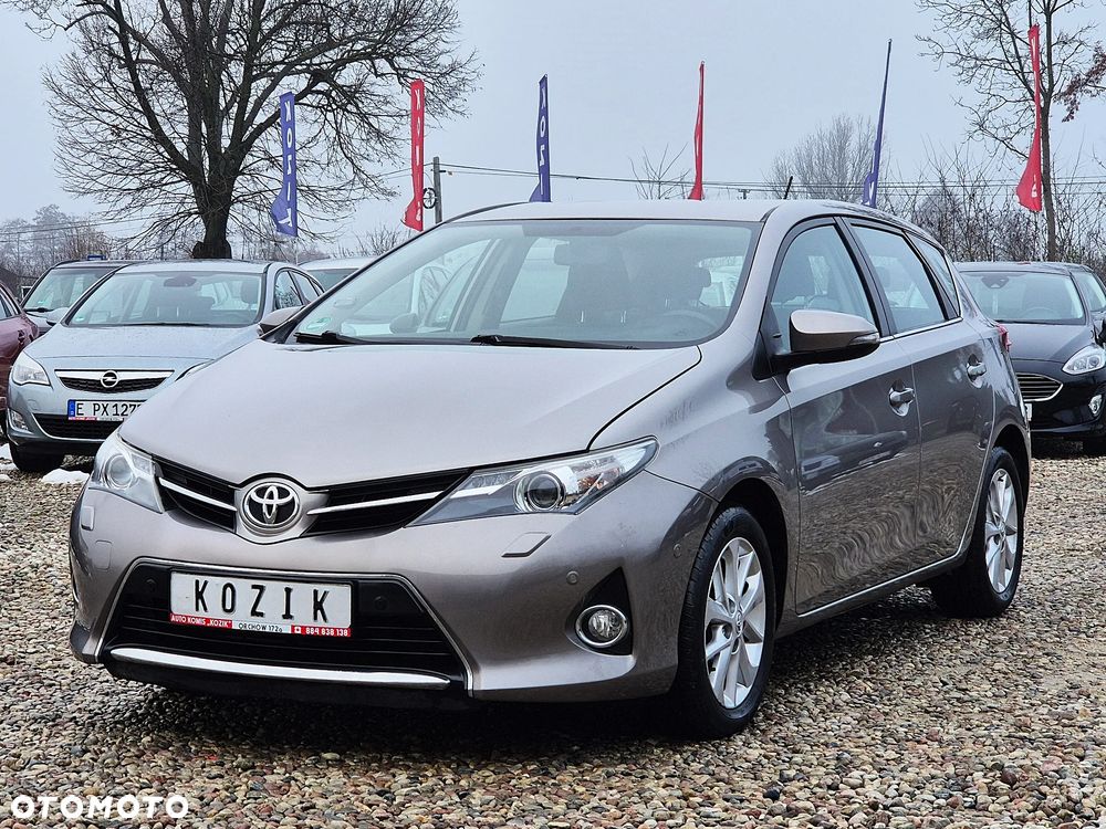 Toyota Auris 1.6 Executive - 1