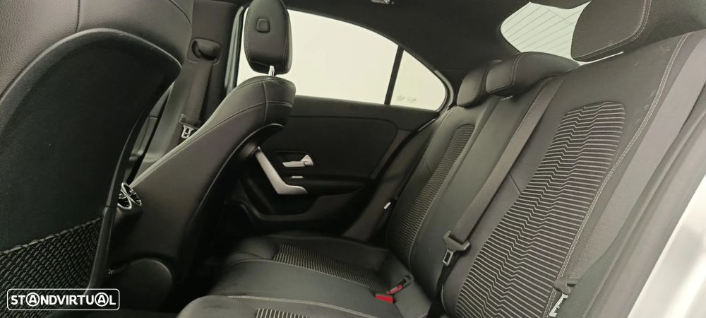 Mercedes-Benz A 180 Limousine d Progressive Aut. - 31