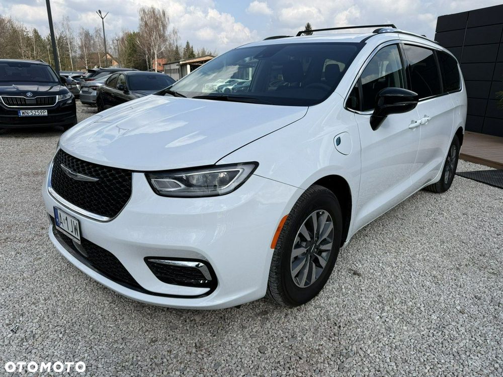 Chrysler Pacifica - 1