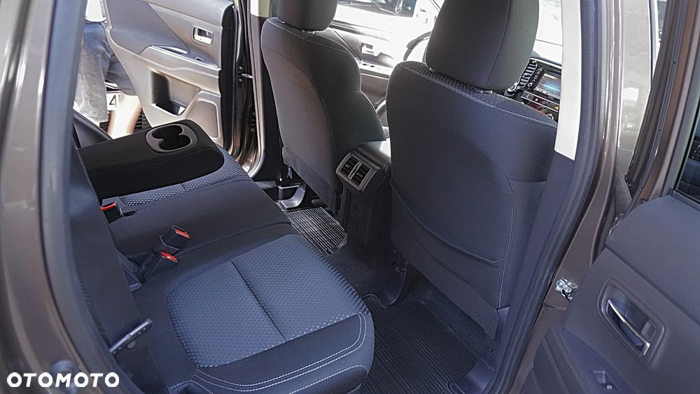 Mitsubishi Outlander 2.0 Intense Comfort 4WD CVT - 17