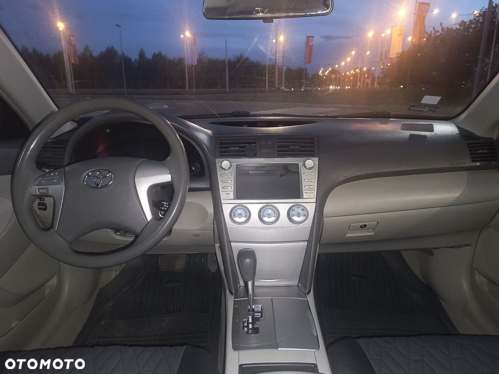 Toyota Camry - 14
