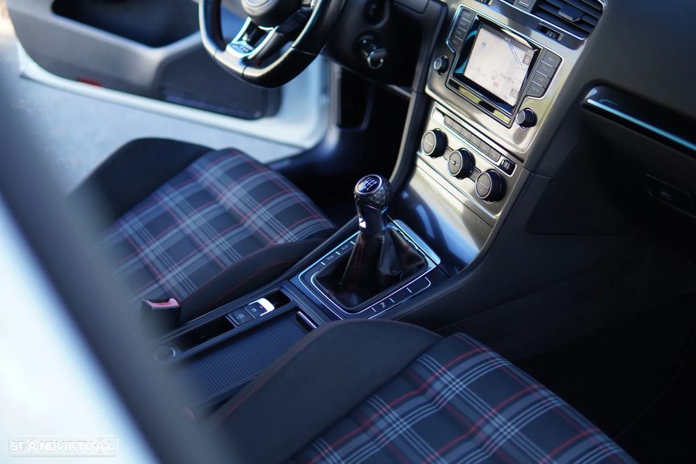 VW Golf GTI Performance BlueMotion - 43