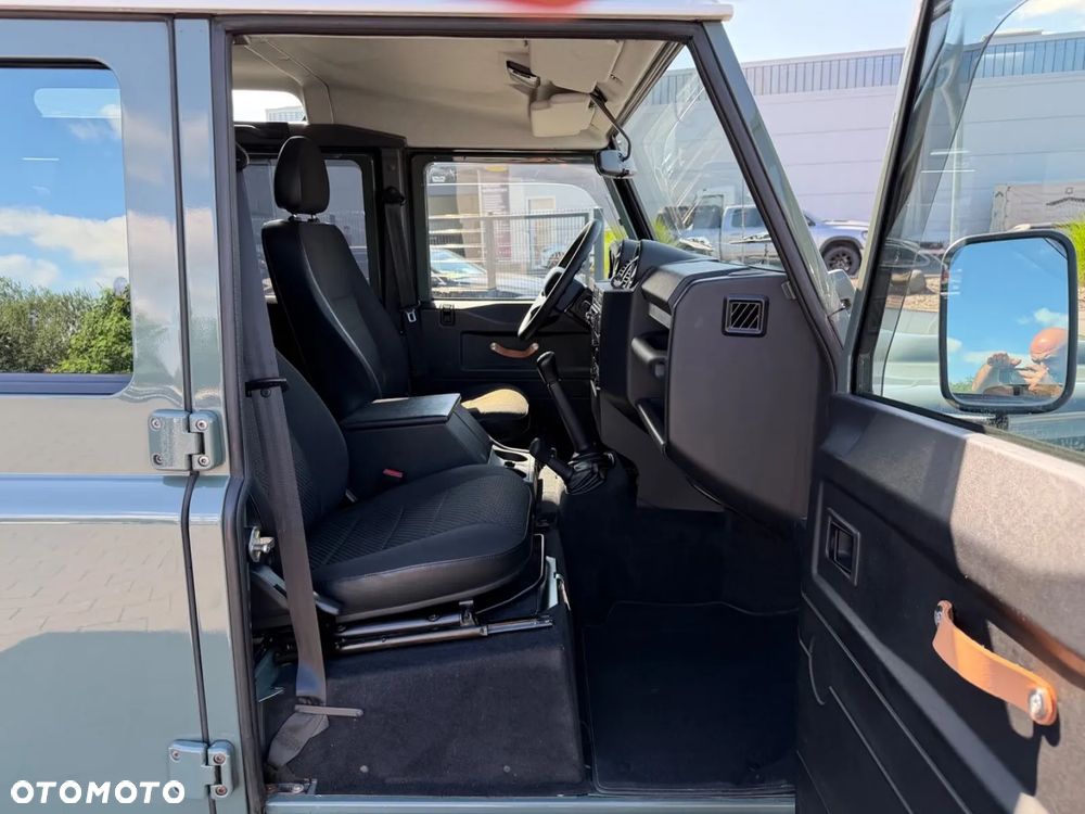 Land Rover Defender 2.2 TD4 E - 12