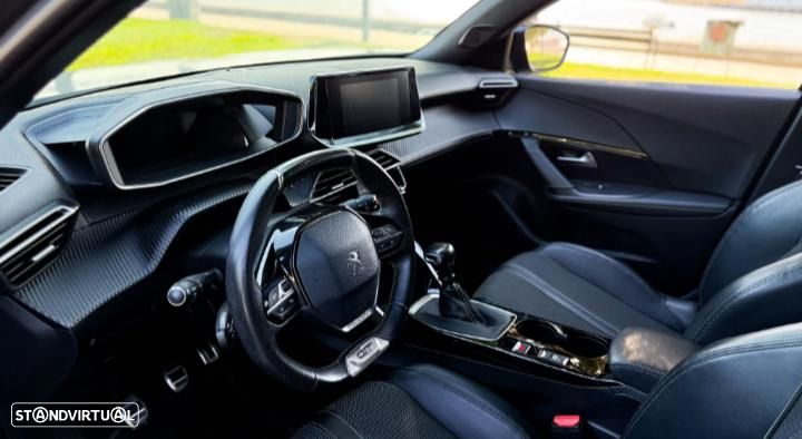 Peugeot 2008 1.2 PureTech GT Line - 4