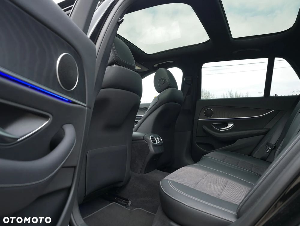 Mercedes-Benz Klasa E 300 9G-TRONIC Night Edition - 9