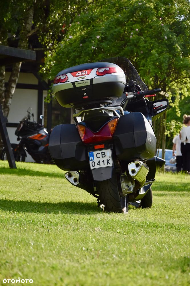Honda ST - 9