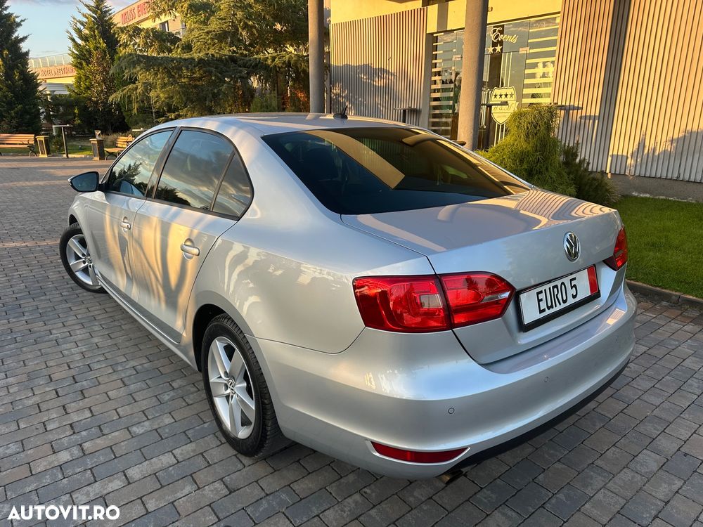 Volkswagen Jetta - 3