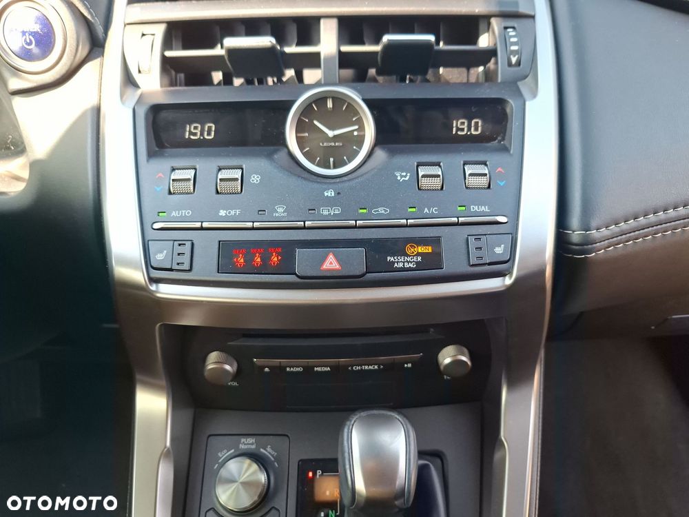 Lexus NX 300h Business Edition AWD - 29