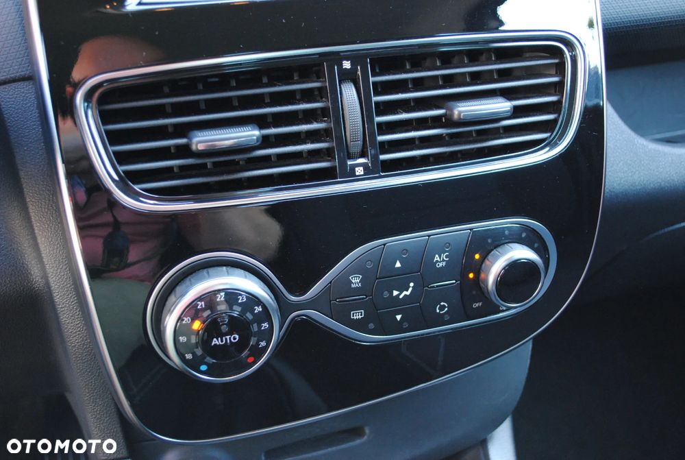 Renault Clio 1.2 16V 75 LIMITED - 11