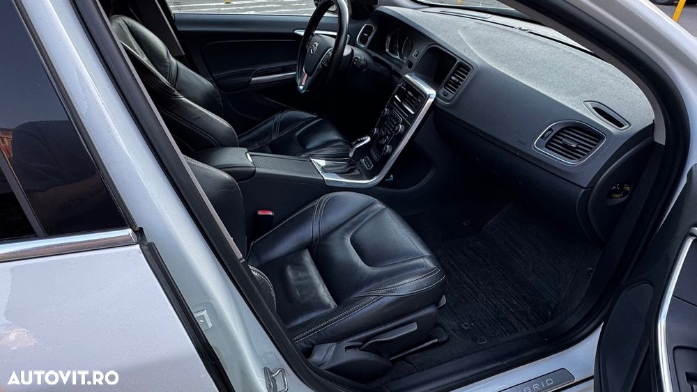 Volvo V60 D6 Plug-In-Hybrid AWD Geartronic Summum - 10