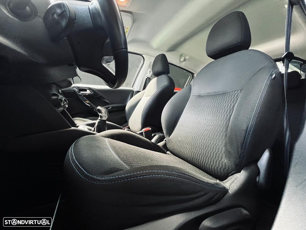 Peugeot 208 1.2 PureTech Style - 41