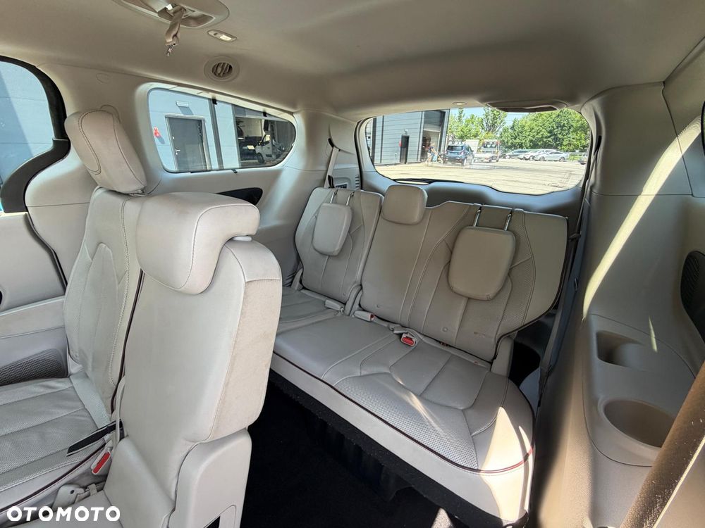 Chrysler Pacifica - 28