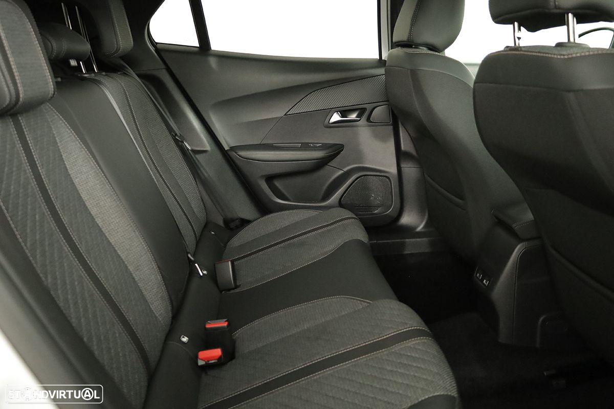 Peugeot 2008 1.2 PureTech Allure - 23